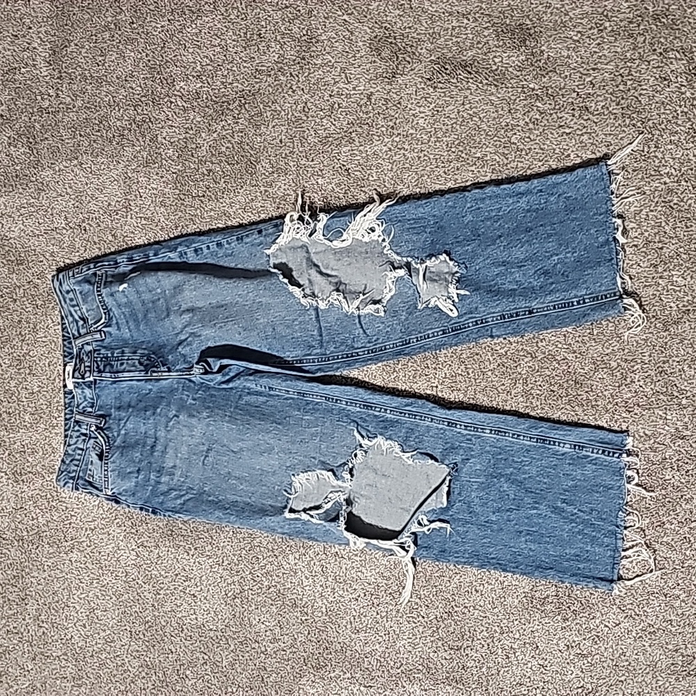 Forever 21 Distressed Ripped Jeans Size US 24